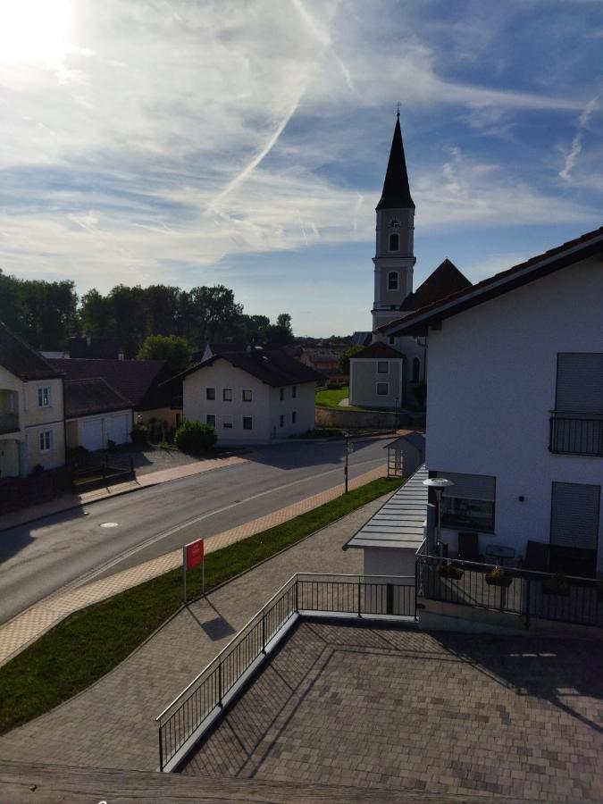 Aussergewoehnliche Atelierferienwohnung Mit Balkon An Der Donau Winzer Екстериор снимка